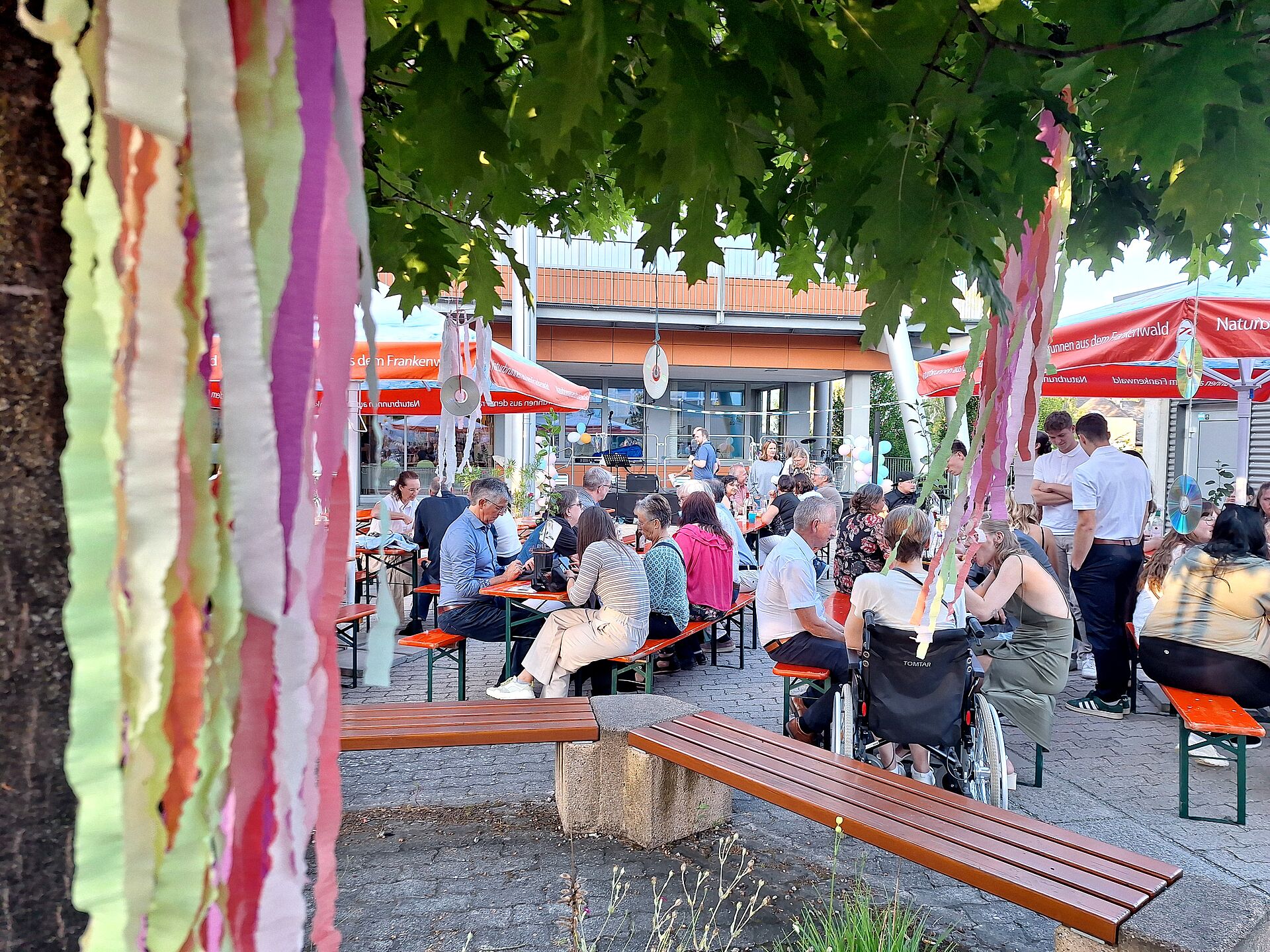 Feierliche Verabschiedung mit Kompetenz im Gepäck